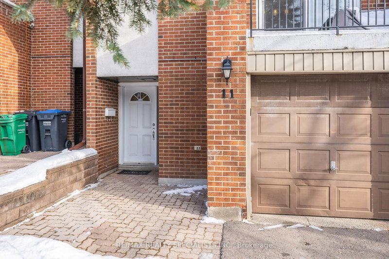 11 - 1051 Cedarglen Gate, Mississauga, L5C 3A7 | Image 3