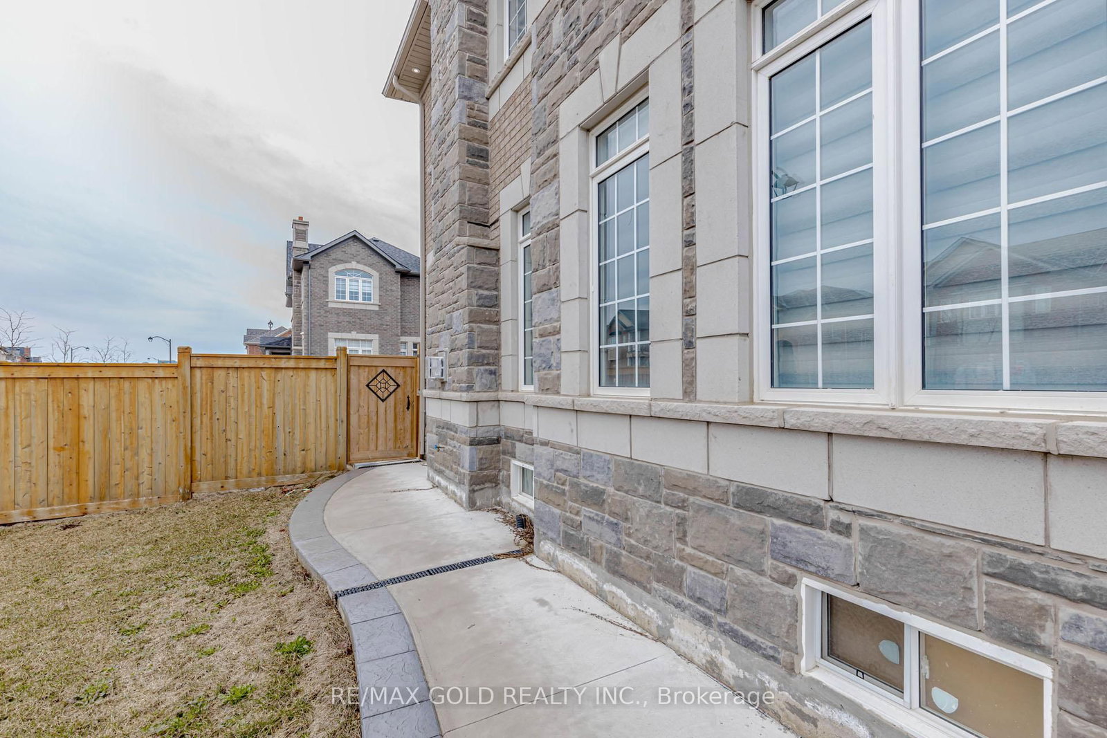 Listing Image 45