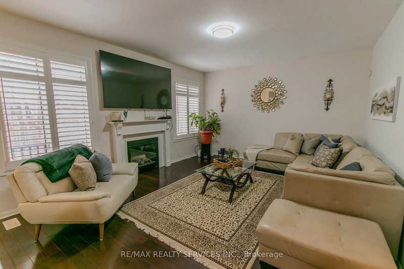 50 Gibbs Rd, Brampton, L7A 0Y5 | Image 2