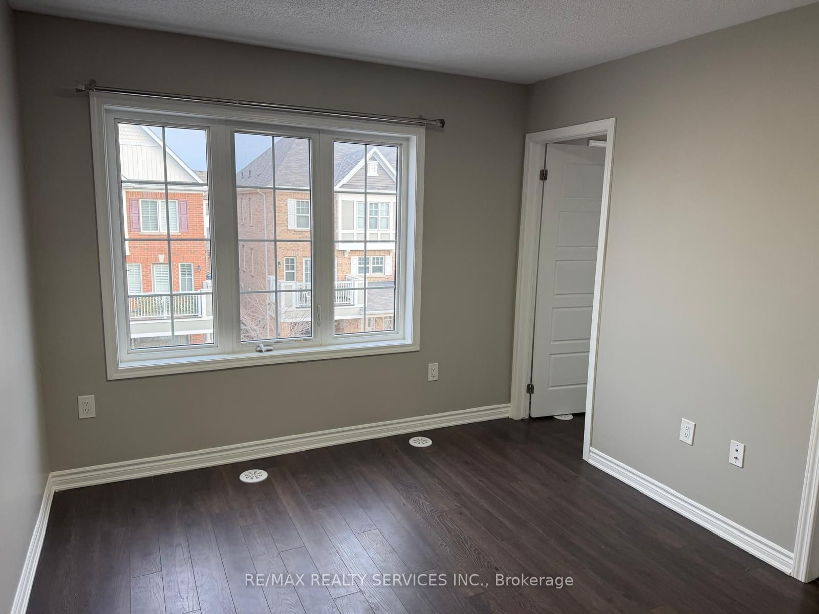 Townhouse for lease at 121 Frost Court, Milton, Ontario, L9E 1G2 - Ford - MLS: W12928864