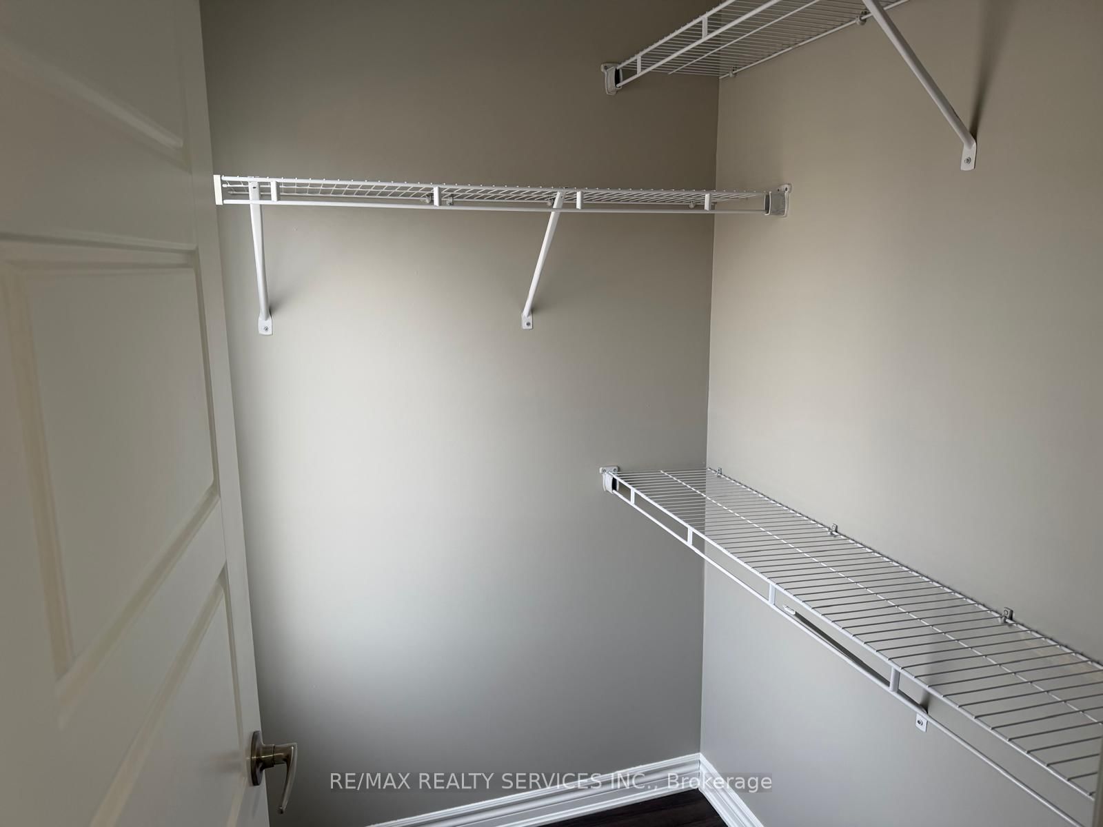 Townhouse for lease at 121 Frost Court, Milton, Ontario, L9E 1G2 - Ford - MLS: W12928864