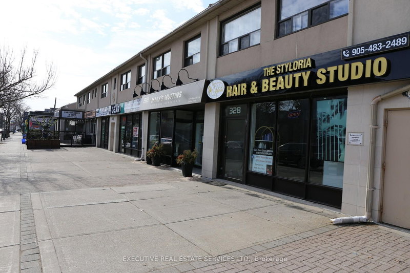 328 Kerr St, Oakville, L6K 3B5 | Image 2