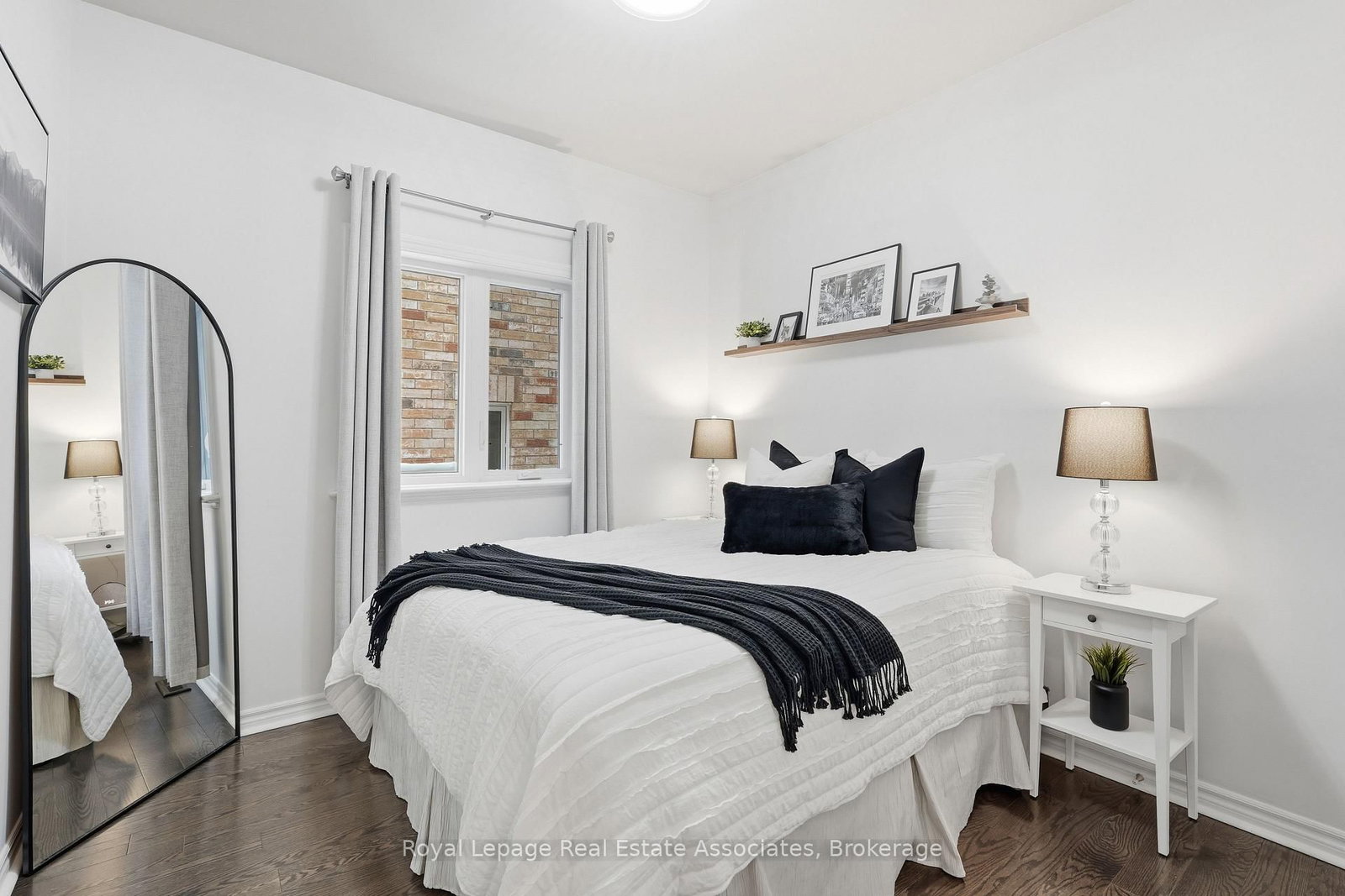 Detached House for sale at 290 Eaton Street, Halton Hills, Ontario, L7G 6N8 - Georgetown - MLS: W12929044