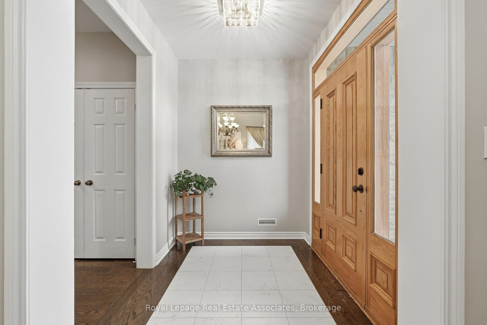 Detached House for sale at 290 Eaton Street, Halton Hills, Ontario, L7G 6N8 - Georgetown - MLS: W12929044