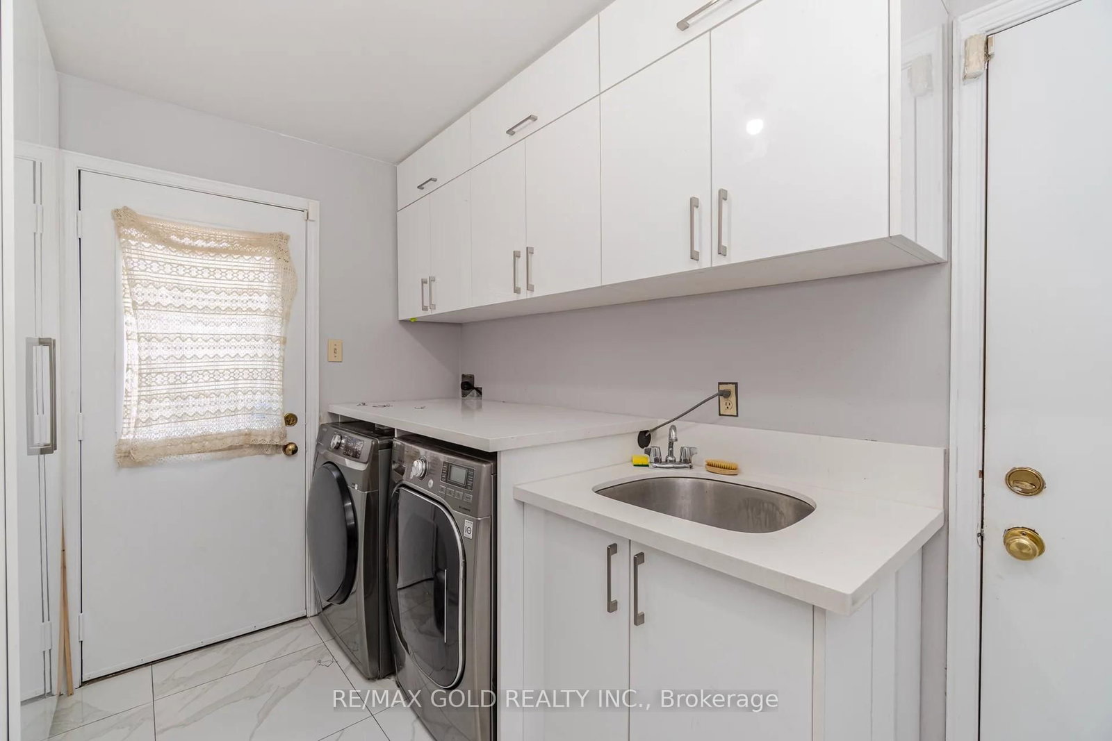 Detached House for sale at 21 Nottingham Crescent, Brampton, Ontario, L6S 4G3 - Westgate - MLS: W12929248