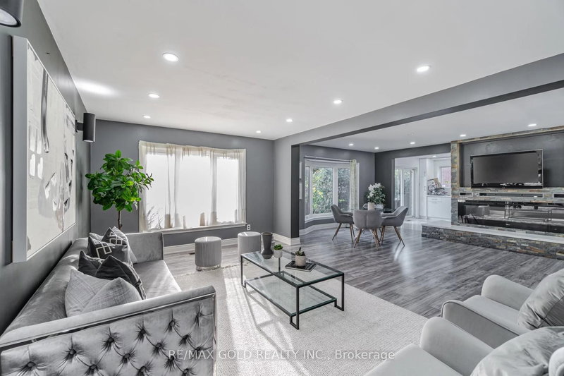 21 Nottingham Cres, Brampton, L6S 4G3 | Image 2