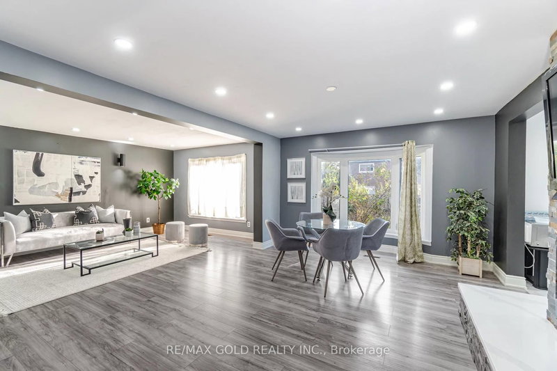 21 Nottingham Cres, Brampton, L6S 4G3 | Image 3