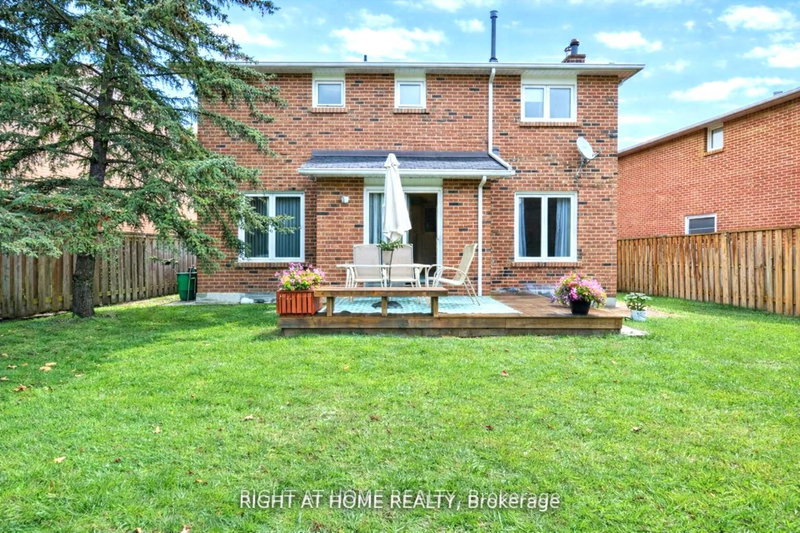 1433 Bough Beeches Blvd, Mississauga, L4W 3B4 | Image 2