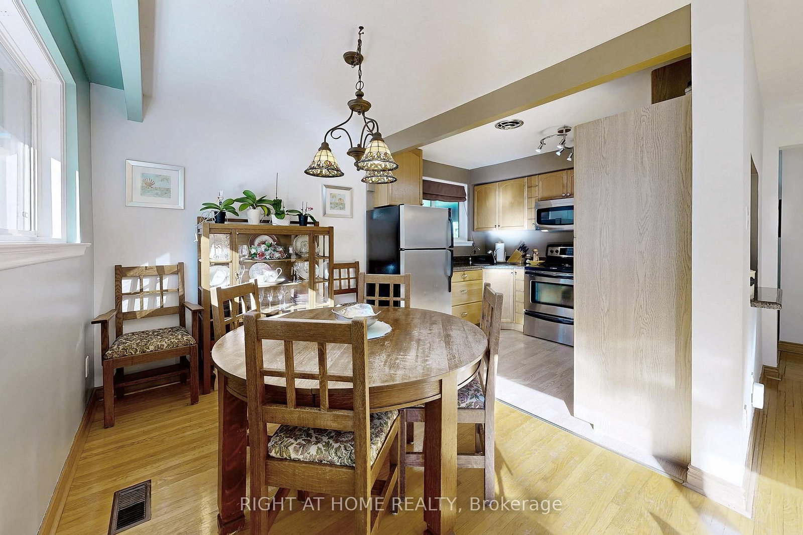 Detached House for sale at 907 Fourth Street, Mississauga, Ontario, L5E 1J8 - Lakeview - MLS: W12929516