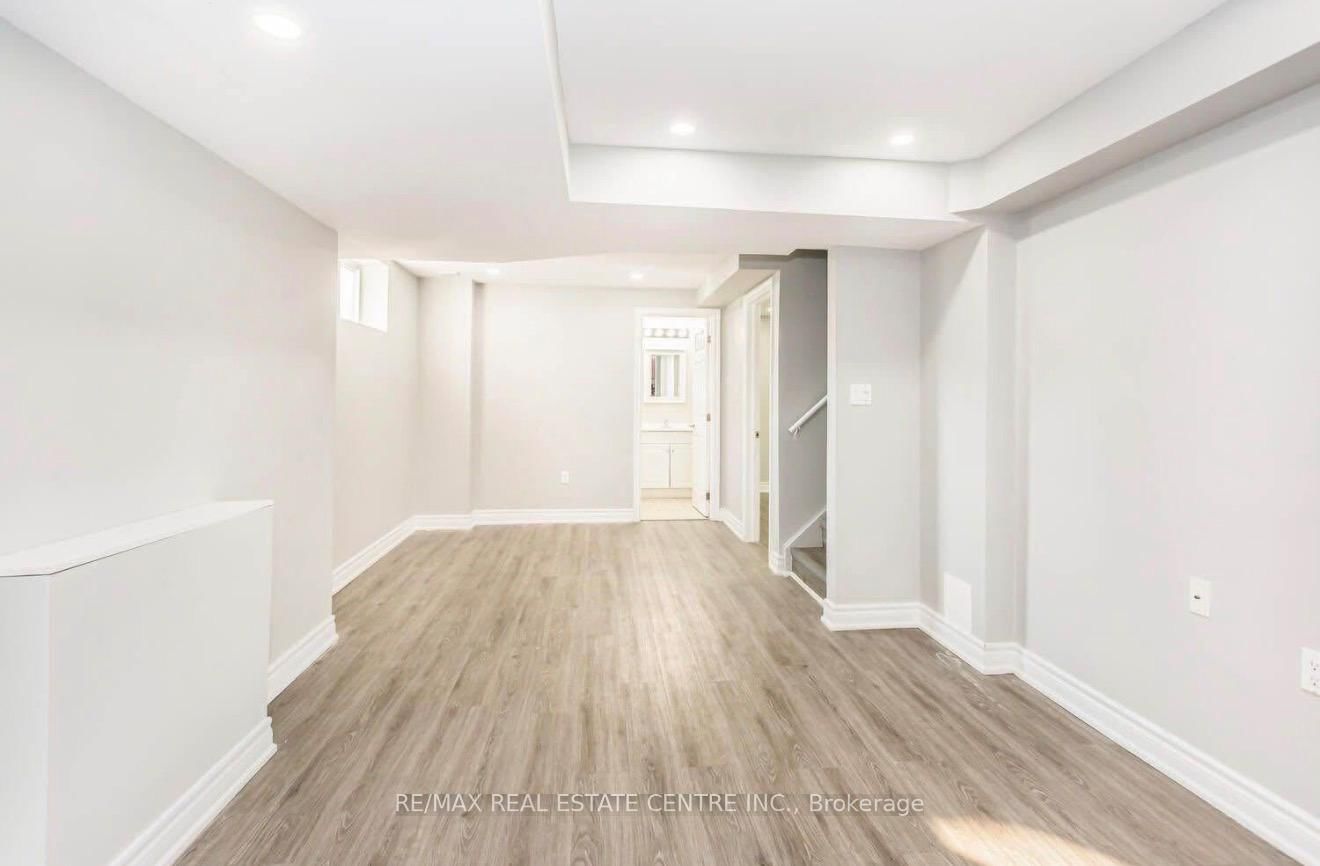 689 Ambroise Crescent - Photo 5