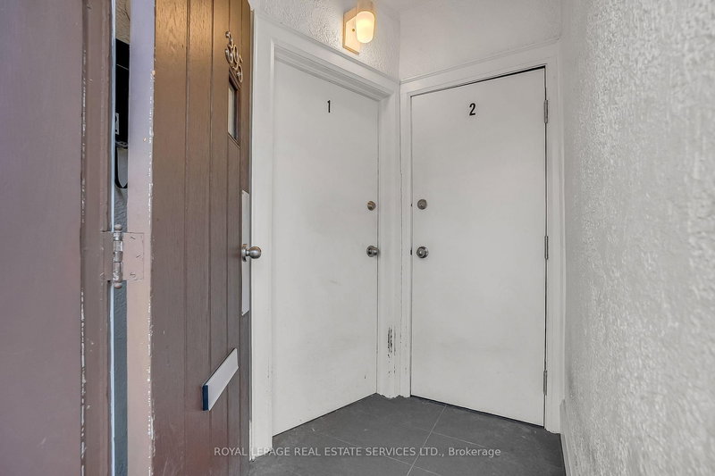 393* Willard Ave, Toronto, M6S 3R4 | Image 2