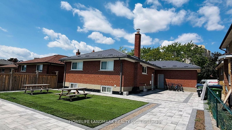 204 Derrydown Rd, Toronto, M3J 1S1 | Image 2