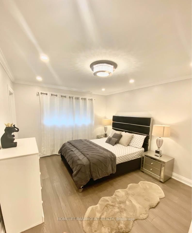 Detached House for sale at 411 Bronte Road, Oakville, Ontario, L6L 5C3 - West - MLS: W12930662