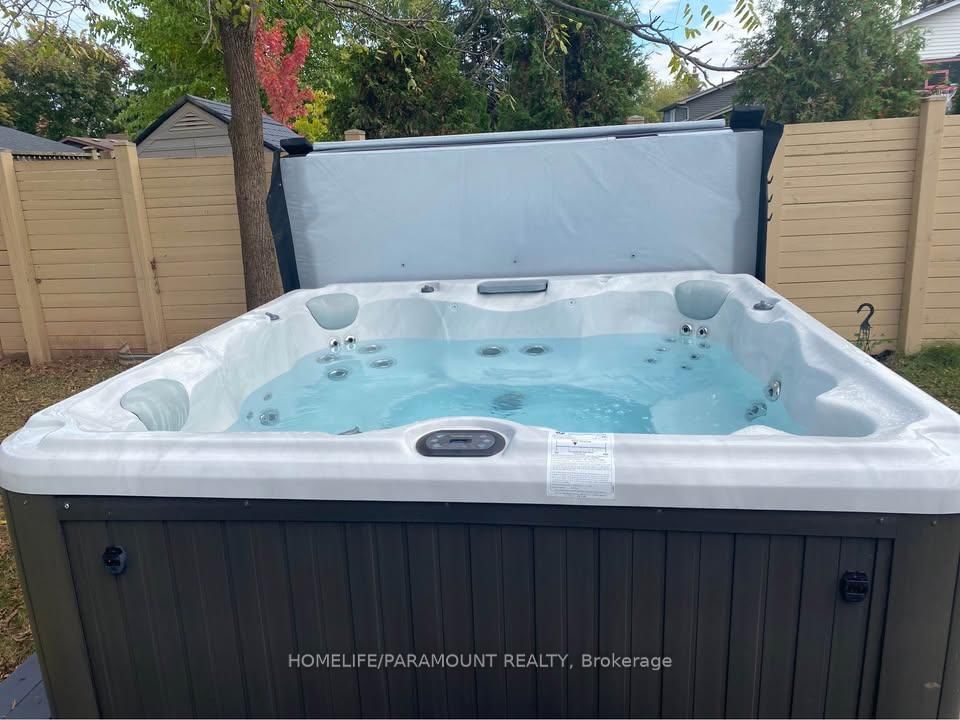 Detached House for sale at 411 Bronte Road, Oakville, Ontario, L6L 5C3 - West - MLS: W12930662