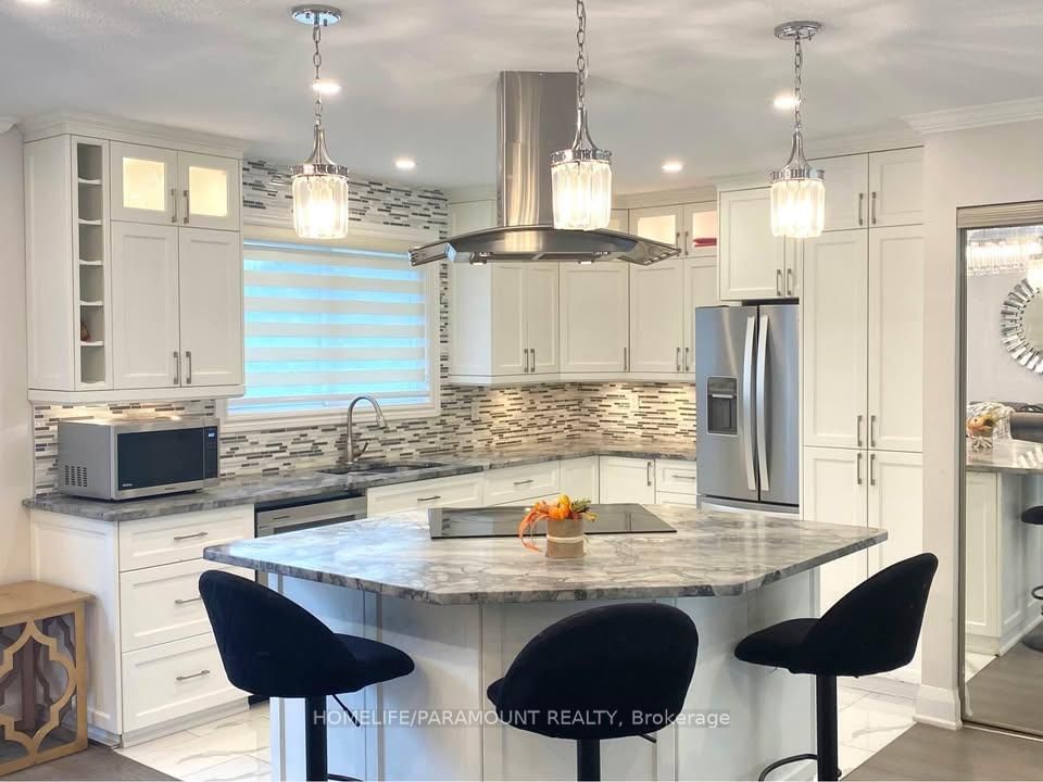 Detached House for sale at 411 Bronte Road, Oakville, Ontario, L6L 5C3 - West - MLS: W12930662