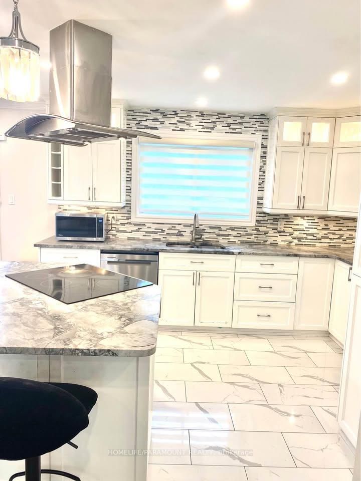 Detached House for sale at 411 Bronte Road, Oakville, Ontario, L6L 5C3 - West - MLS: W12930662