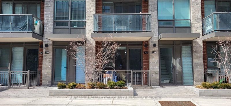 home for lease on 142-75 Attmar Drive