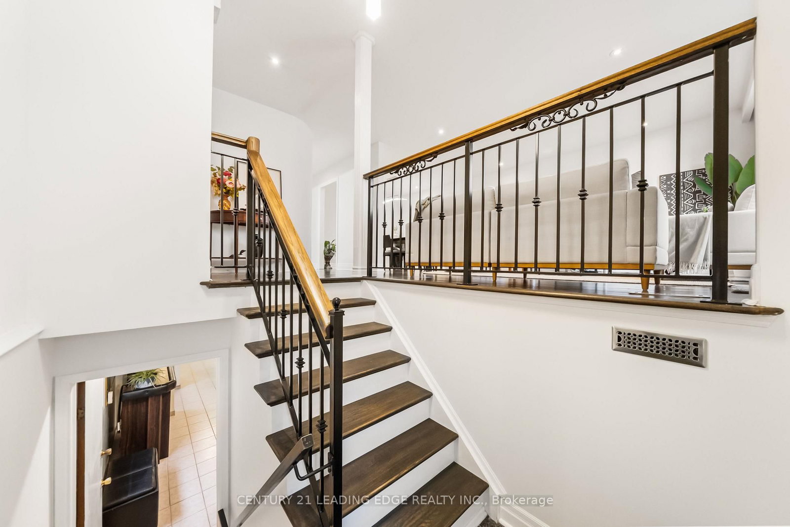 Detached House for sale at 1050 Alexandra Avenue, Mississauga, Ontario, L5E 1Z8 - Lakeview - MLS: W12930872