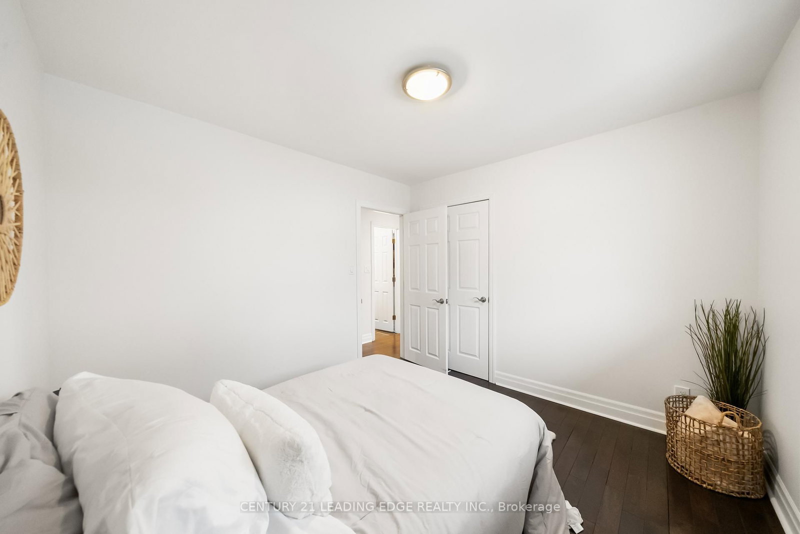 Detached House for sale at 1050 Alexandra Avenue, Mississauga, Ontario, L5E 1Z8 - Lakeview - MLS: W12930872