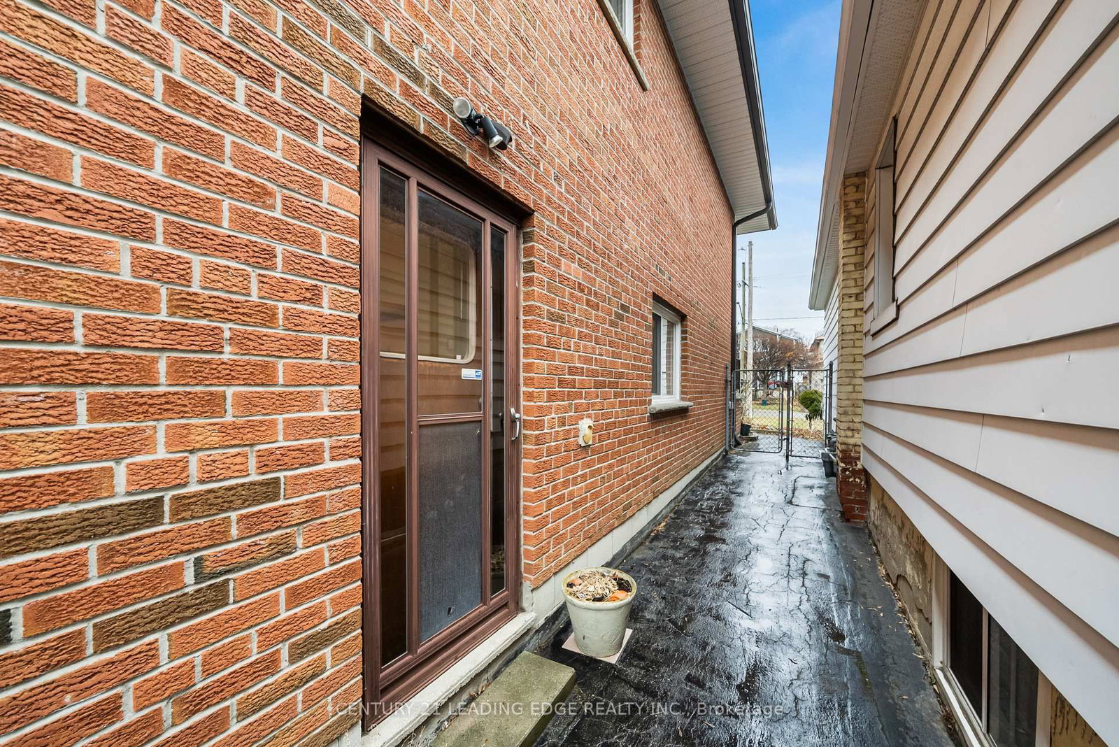 Detached House for sale at 1050 Alexandra Avenue, Mississauga, Ontario, L5E 1Z8 - Lakeview - MLS: W12930872