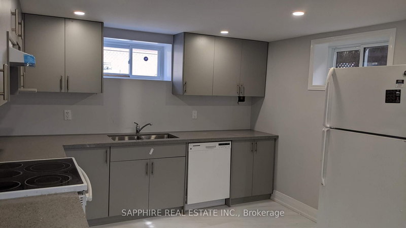 607 Weynway (Basement) Crt, Oakville, L6L 4G8 | Image 2