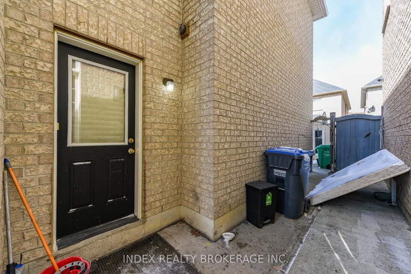 428 Father Tobin Rd, Brampton, L6R 0S2 | Image 3