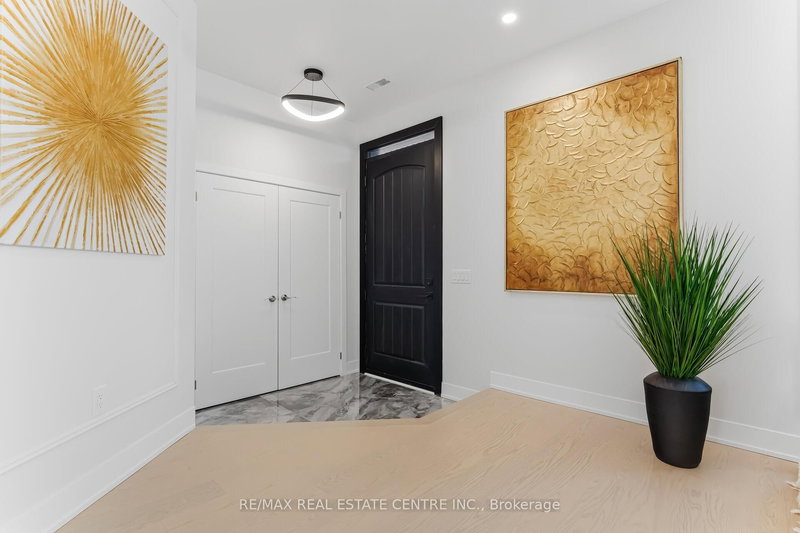 11 Bentley Dr, Toronto, M8Z 3L9 | Image 3