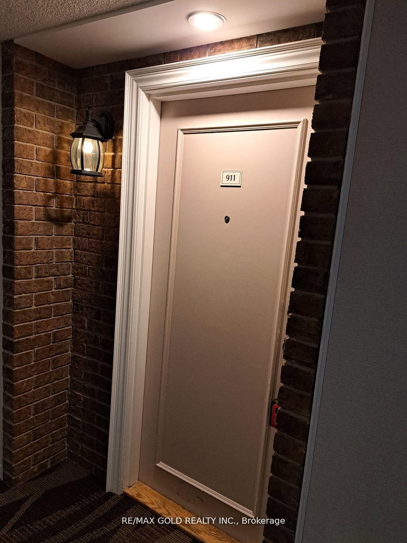 911 - 3 Lisa St, Brampton, L6T 4A2 | Image 3
