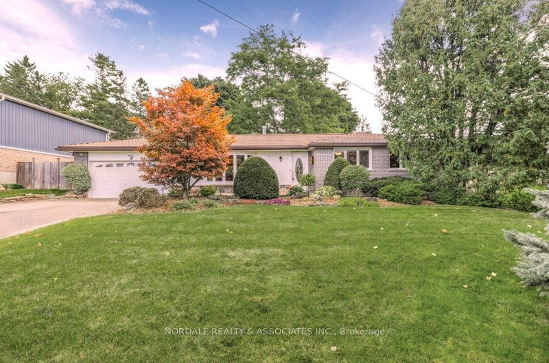26 Marion St, Caledon, L7C 1K8 | Image 2