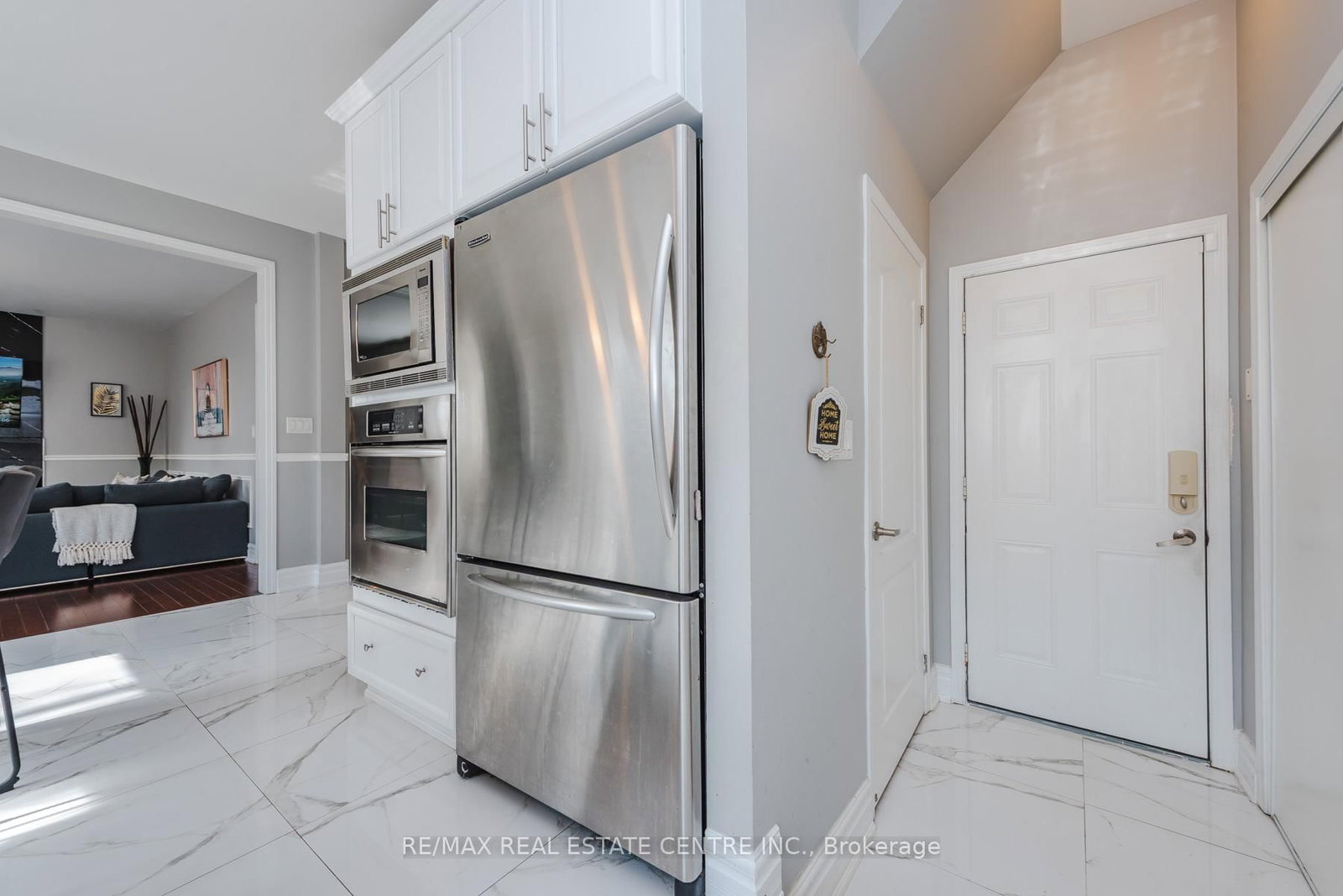 Detached House for sale at 920 Bessy Trail, Milton, Ontario, L9T 0H2 - Coates - MLS: W12931262