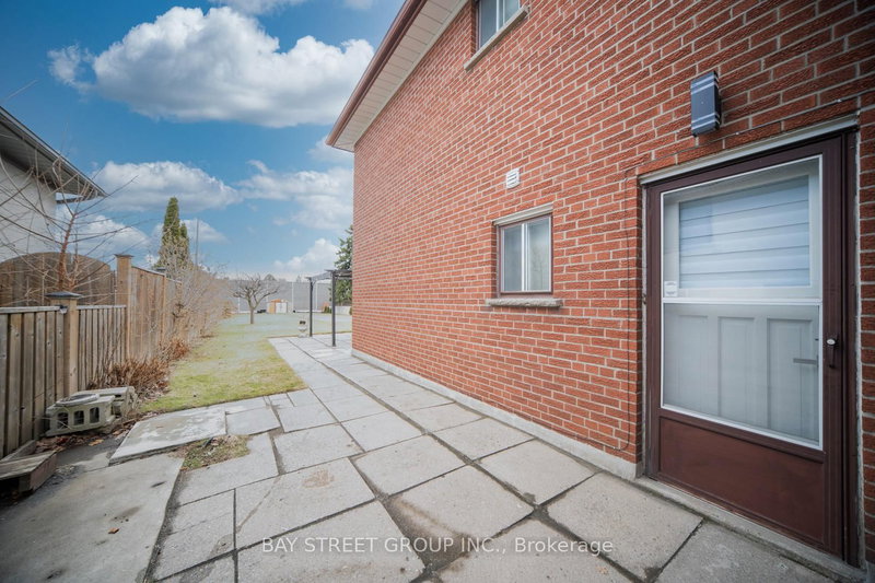 Lower - 1520 Brentano Blvd, Mississauga, L4X 1A4 | Image 3