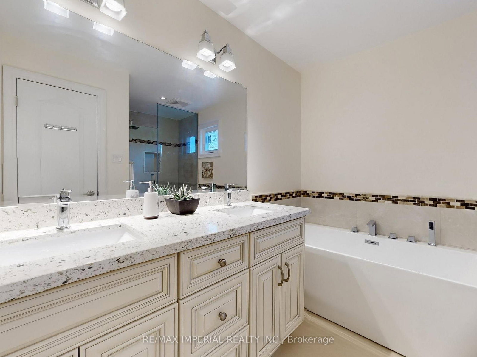 Detached House for sale at 140 Romain Crescent, Oakville, Ontario, L6H 5A6 - College Park - MLS: W12931746