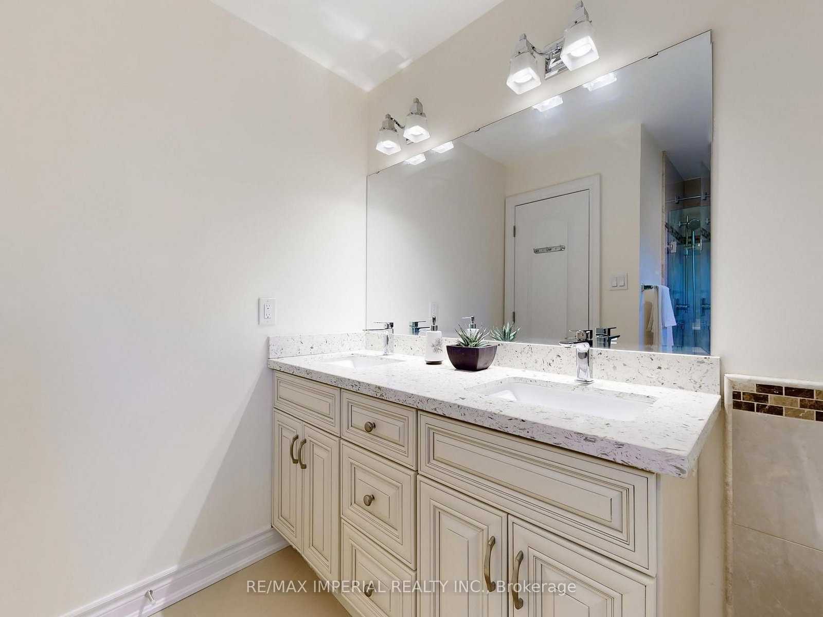 Detached House for sale at 140 Romain Crescent, Oakville, Ontario, L6H 5A6 - College Park - MLS: W12931746