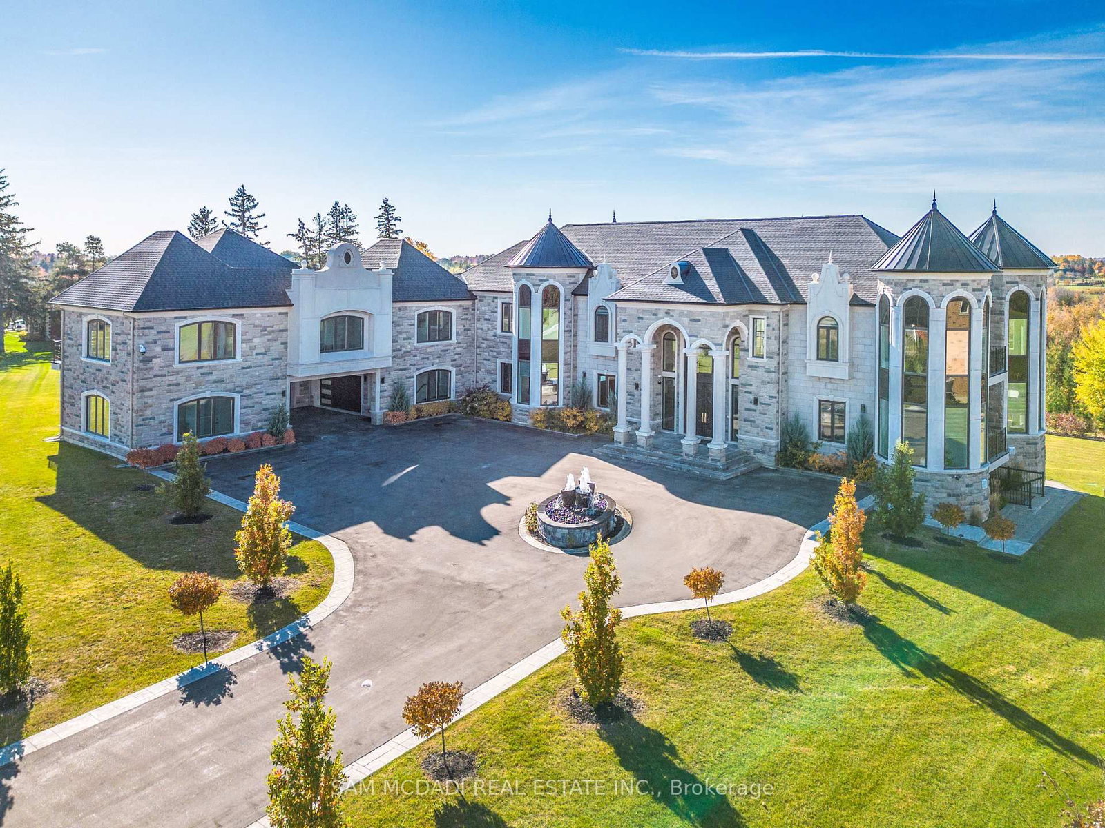 4 Saint Lukes Crt, Brampton — 1