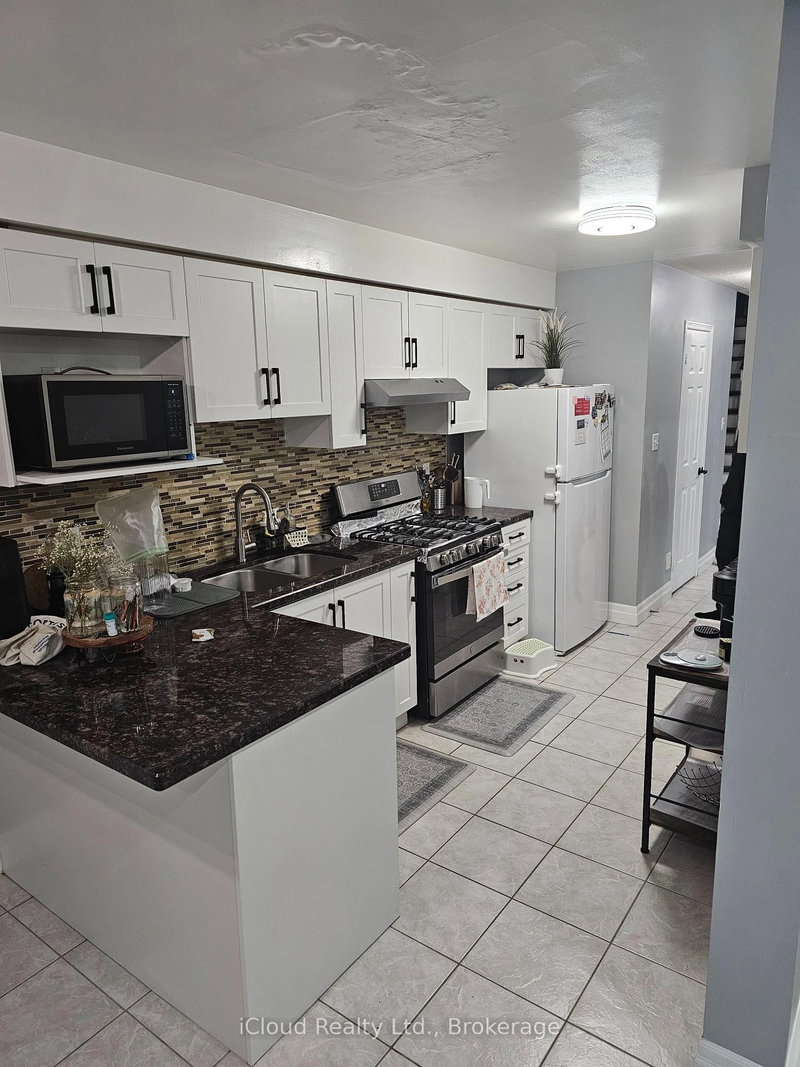 Main/2nd Flr - 5944 Ridgecrest Tr, Mississauga, L5V 2T4 | Image 2
