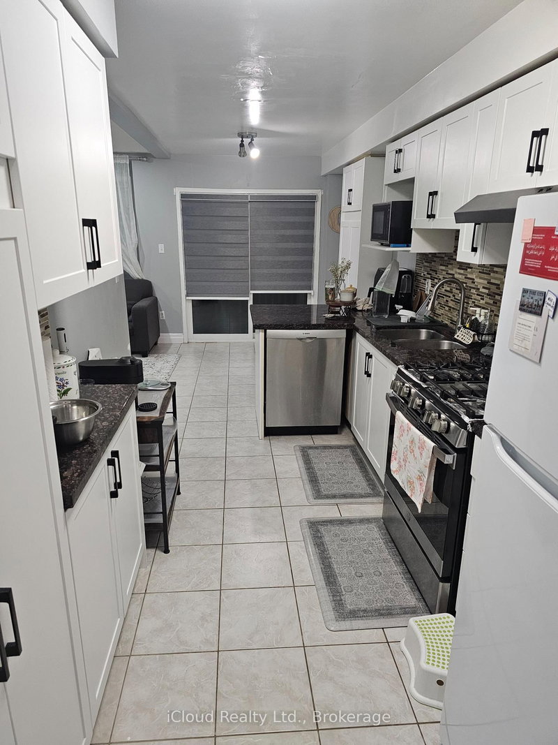 Main/2nd Flr - 5944 Ridgecrest Tr, Mississauga, L5V 2T4 | Image 3