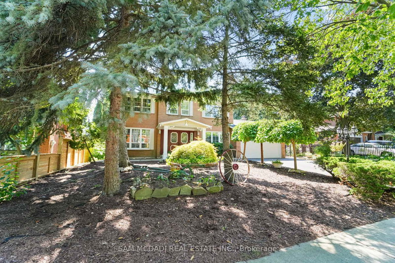 2032 Shannon Dr, Mississauga, L5H 3W3 | Image 2