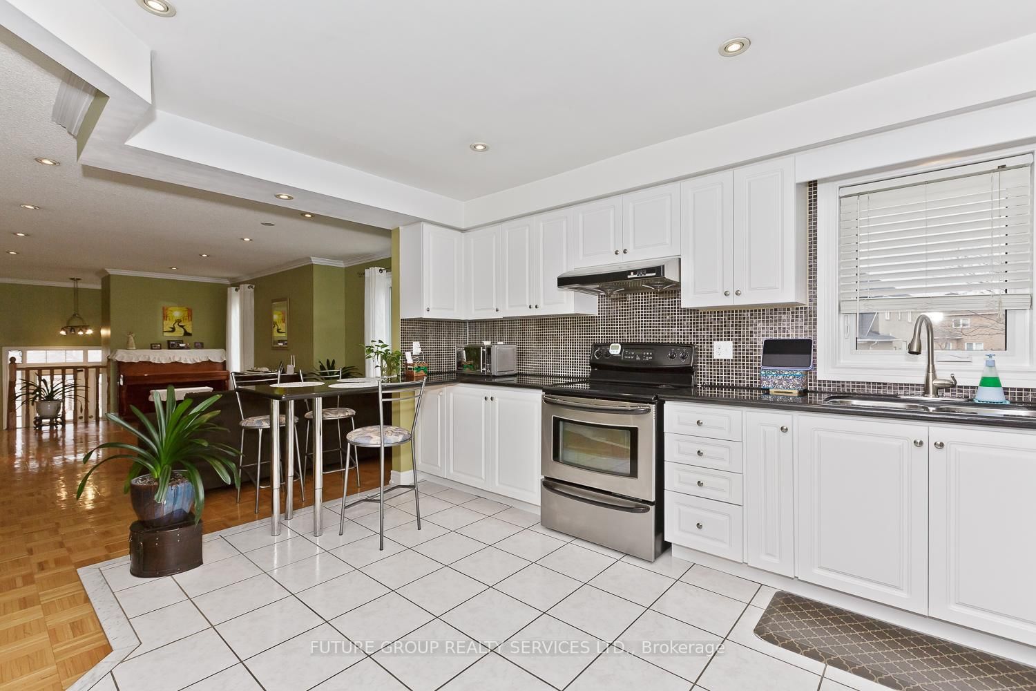 Detached House for sale at 2 Willow Heights Court, Brampton, Ontario, L6R 2S3 - Sandringham-Wellington - MLS: W12932274