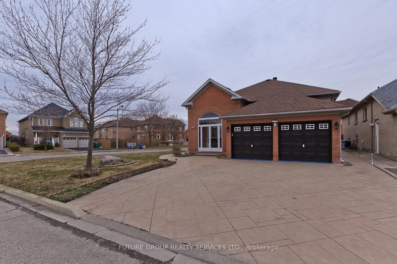2 Willow Heights Crt N, Brampton, L6R 2S3 | Image 2