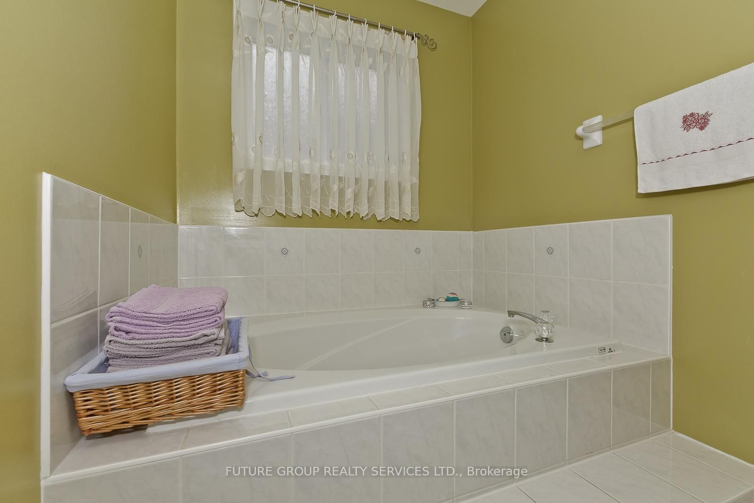 Detached House for sale at 2 Willow Heights Court, Brampton, Ontario, L6R 2S3 - Sandringham-Wellington - MLS: W12932274