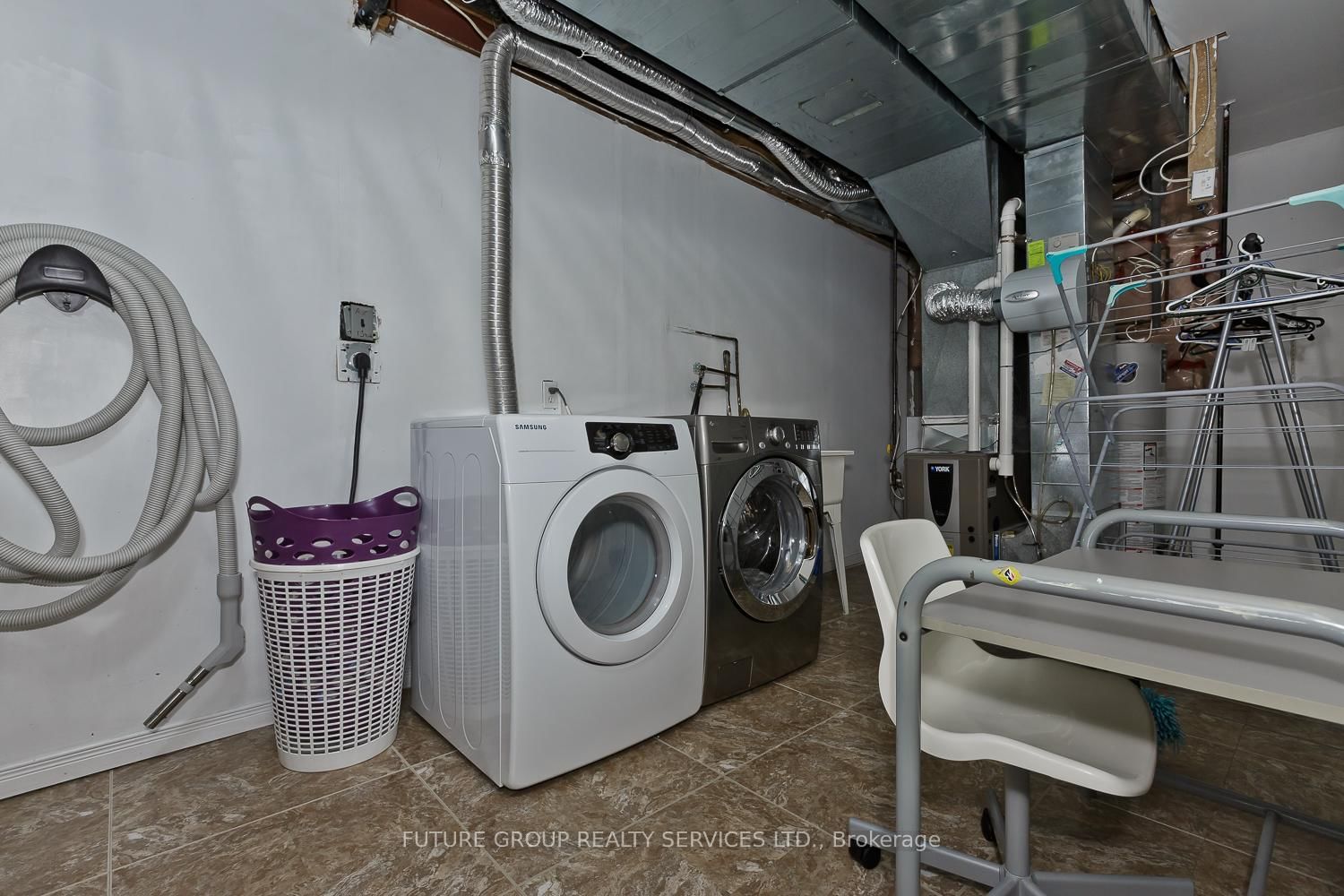 Detached House for sale at 2 Willow Heights Court, Brampton, Ontario, L6R 2S3 - Sandringham-Wellington - MLS: W12932274