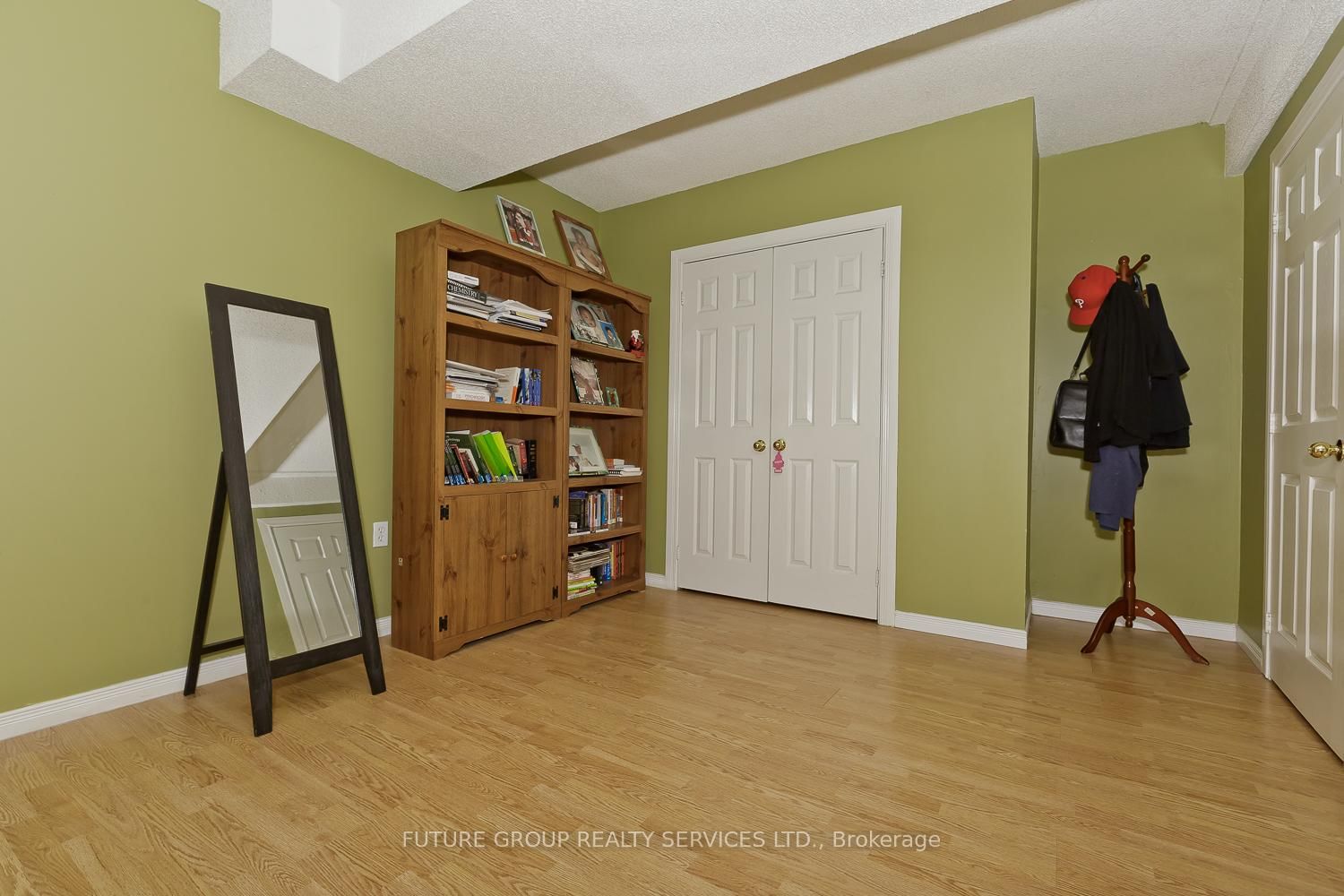 Detached House for sale at 2 Willow Heights Court, Brampton, Ontario, L6R 2S3 - Sandringham-Wellington - MLS: W12932274