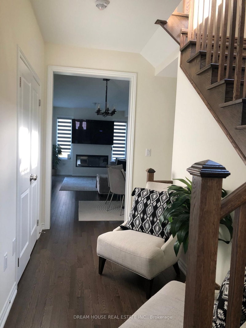 34 Sapwood Cres, Brampton, L6Z 1W5 | Image 3