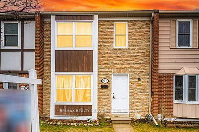 Townhouse sold at 92-900 Central Park Drive, Brampton, Ontario, L6S 3J6 - Northgate - MLS: W12932368