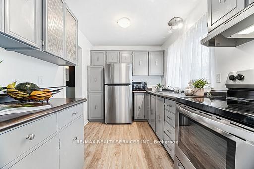 Townhouse for sale at 92-900 Central Park Drive, Brampton, Ontario, L6S 3J6 - Northgate - MLS: W12932368