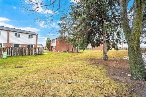 Townhouse for sale at 92-900 Central Park Drive, Brampton, Ontario, L6S 3J6 - Northgate - MLS: W12932368