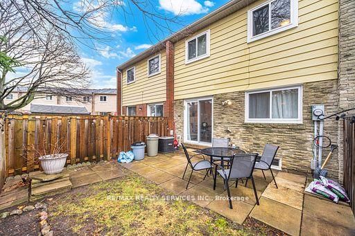 Townhouse for sale at 92-900 Central Park Drive, Brampton, Ontario, L6S 3J6 - Northgate - MLS: W12932368