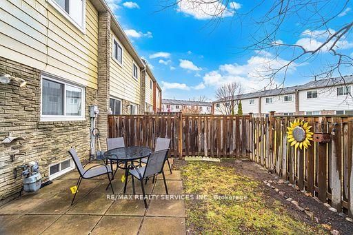 Townhouse for sale at 92-900 Central Park Drive, Brampton, Ontario, L6S 3J6 - Northgate - MLS: W12932368