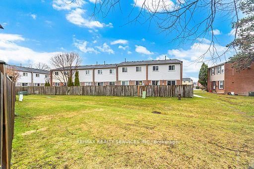 Townhouse for sale at 92-900 Central Park Drive, Brampton, Ontario, L6S 3J6 - Northgate - MLS: W12932368