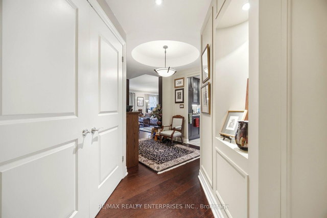 513 - 2855 Bloor Street W